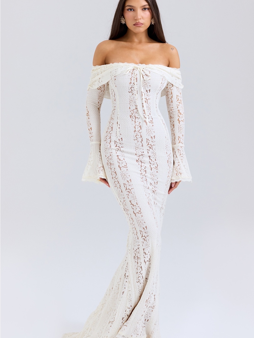 Vintage-Style White Lace Off-The-Shoulder Maxi Dress (Fits Xs/S)
